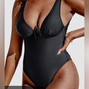 Cupshe Livia black cutout one piece swimsuit size medium